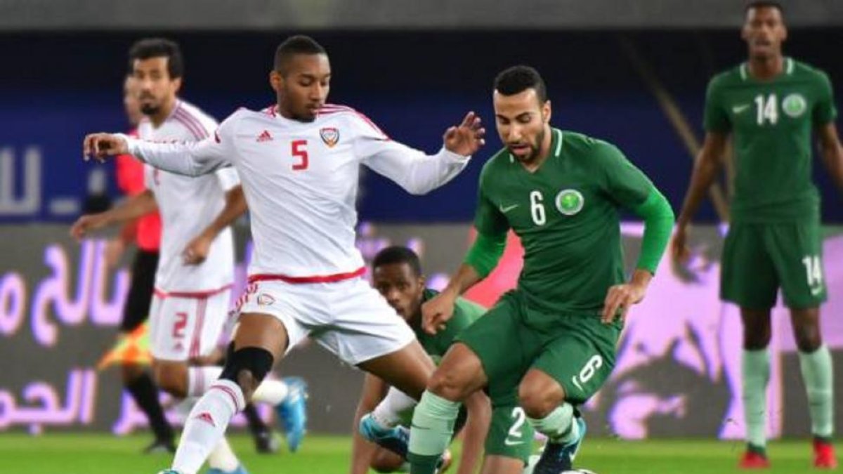 Al-Mousa (6), durante un partido con la selección saudí B.-E.M.