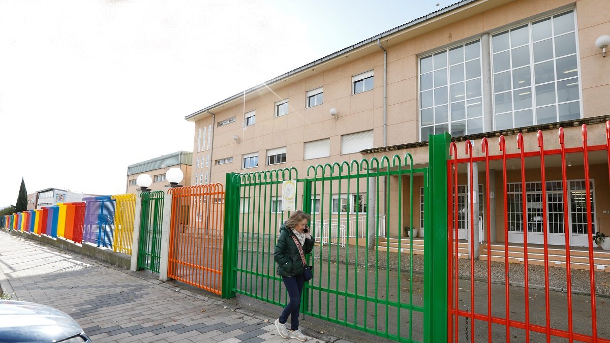 Fachada de un colegio.- E.M.