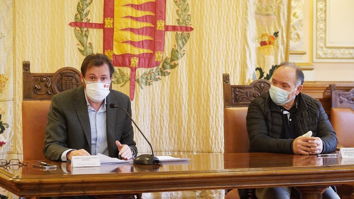 Firma del convenio entre el Ayuntamiento de Valladolid y la Asociación Provincial de Industriales Feriantes. A continuación el alcalde de la ciudad, Óscar Puente, explicará los acuerdos de la Junta de Gobierno. - ICAL