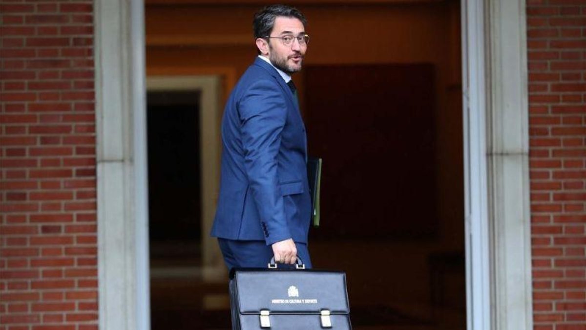 Màxim Huerta, minstro de Cultura y Deportes, entrando en reunión de ministros del pasado viernes.-DAVID CASTRO