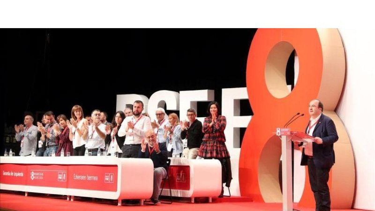 Iceta interviene en el VIII Congreso del PSE-EE, en Bilbao.-LUIS TEJIDO/EFE