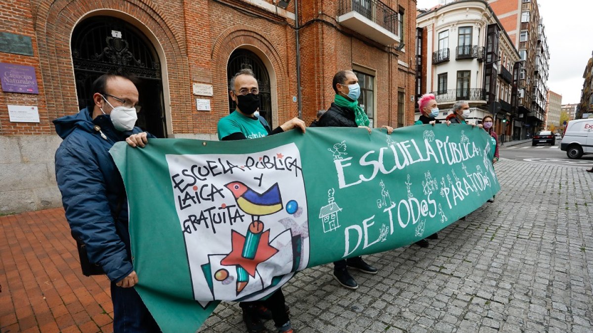 Concentración del Movimiento por la Escuela Pública, Laica y y gratuita. - JUAN MIGUEL LOSTAU