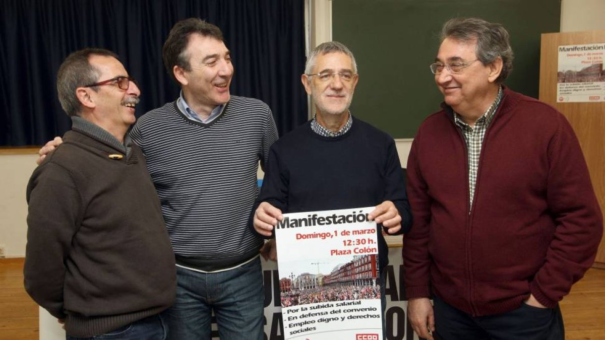 (I a D) El secretario de Acción Sindical de CCOO, Ramón Gorriz; los secretarios generales de CCOO, Ángel Hernández, y de UGT, Agustín Prieto, y el secretario de Acción Sindical de UGT, Toni Ferrer-Ical