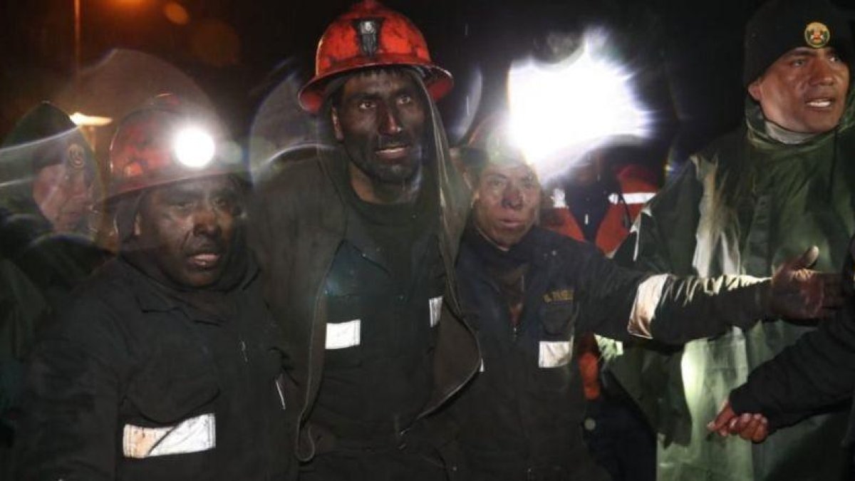 Los mineros fueron rescatados de un socavón de carbón en Perú.-TWITTER: MEM