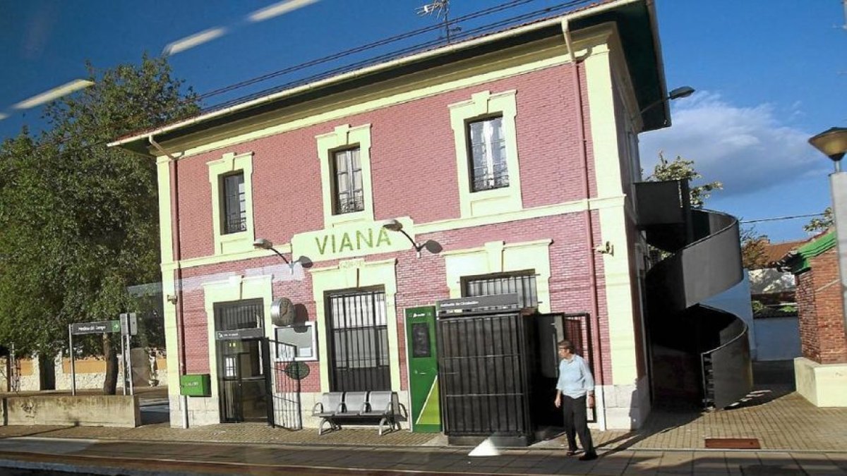Estación de tren de Viana de Cega.- E.M.