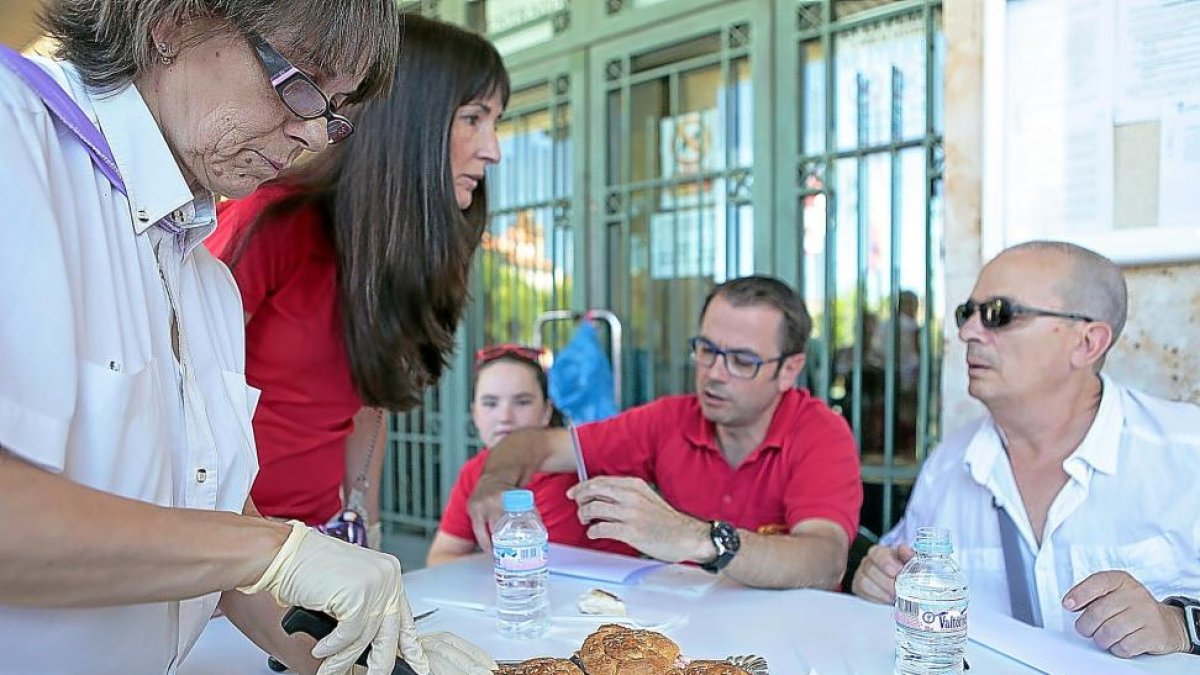Hamburguesas dulces, el postre ganador en el concurso de la Cistérniga.-JOSÉ C. CASTILLO