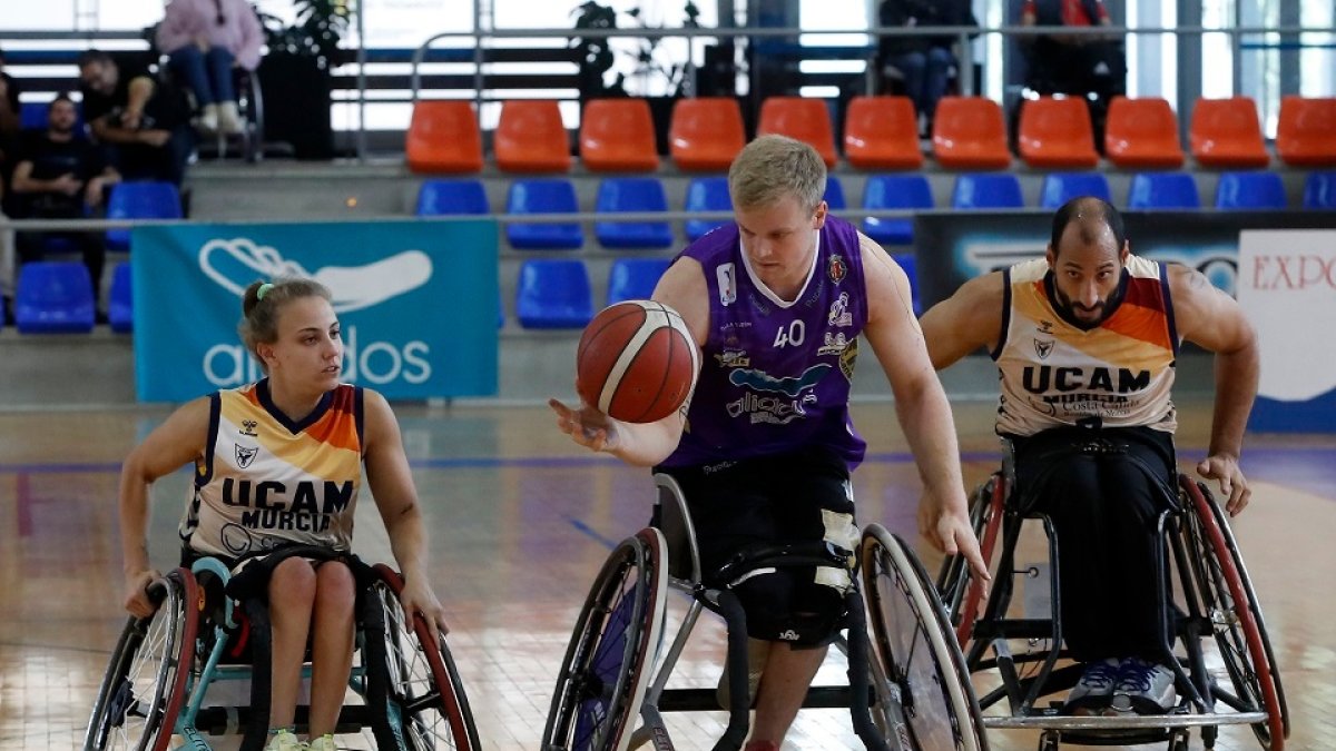 Imagen de archivo del duelo liguero entre Fundación Aliados y UCAM Murcia BSR. / EM