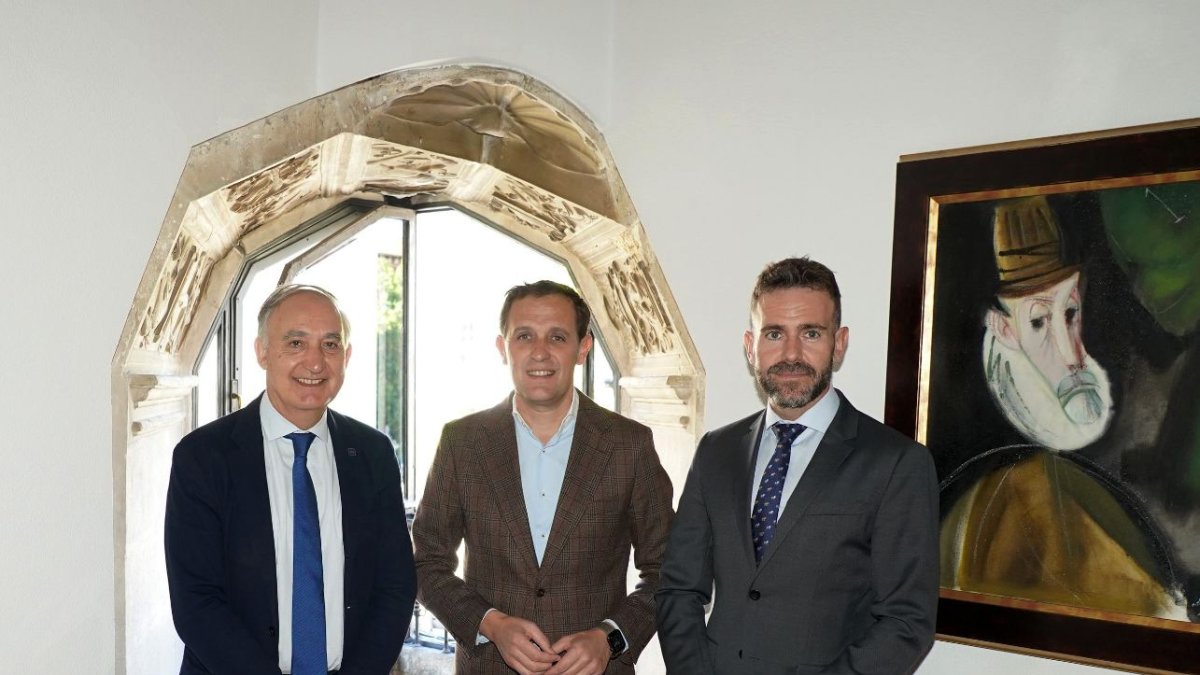 Reunión del presidente de la Diputación de Valladolid, Conrado Óscar, con los rectores de la UVa, Antonio Largo, y de la UEMC, David García, para iniciar el proceso de constitución de una comisión organizadora del V Centenario del Nacimiento de Felipe II.- ICAL