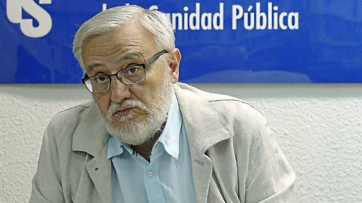 El presidente de la Fdsp, Marciano Sánchez, presenta el informe.-ICAL