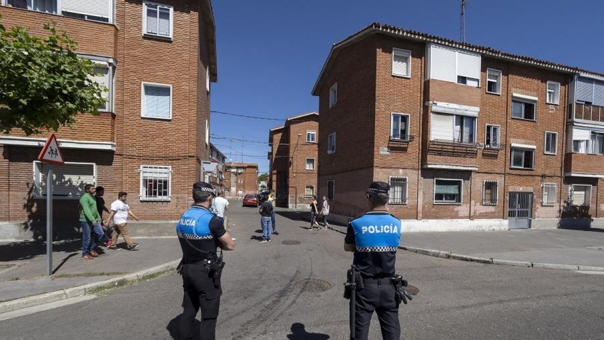 Una de las calles del barrio de Las Viudas, donde terminó la persecución policial.-PABLO REQUEJO / PHOTOGENIC