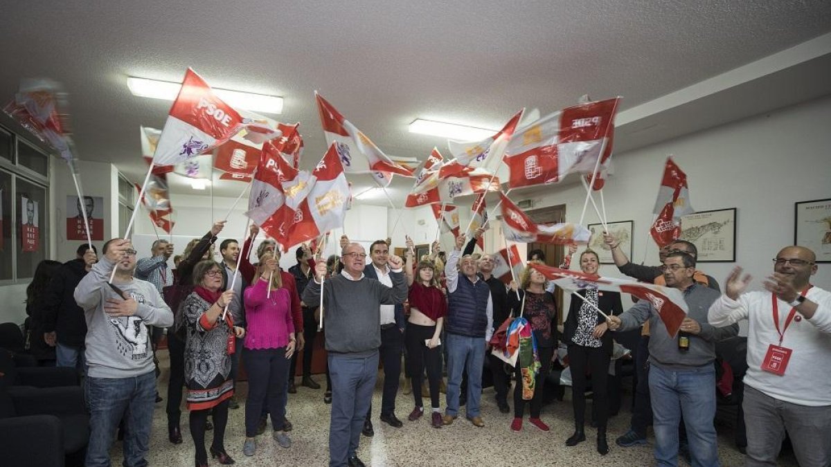El PSOE de Ávila celebra los resultados de las elecciones generales.-ICAL