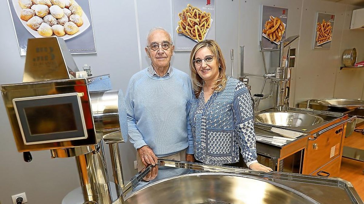 José Luis Blanco y Belén Blanco en su empresa.-J.M. LOSTAU