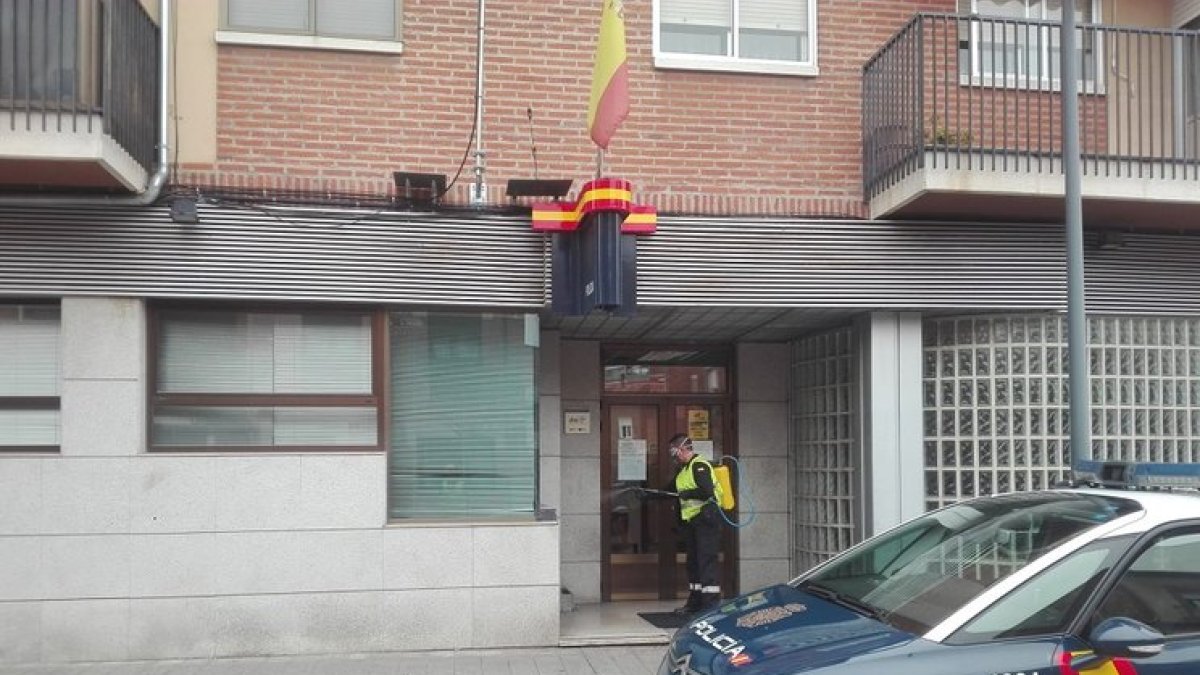 Comisaría de Policía Nacional de Medina del Campo, donde la víctima denunció los hechos. E.M.