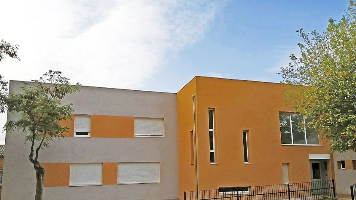 Edificio recién remodelado para comenzar a prestar servicio como residencia de mayores. A.A.