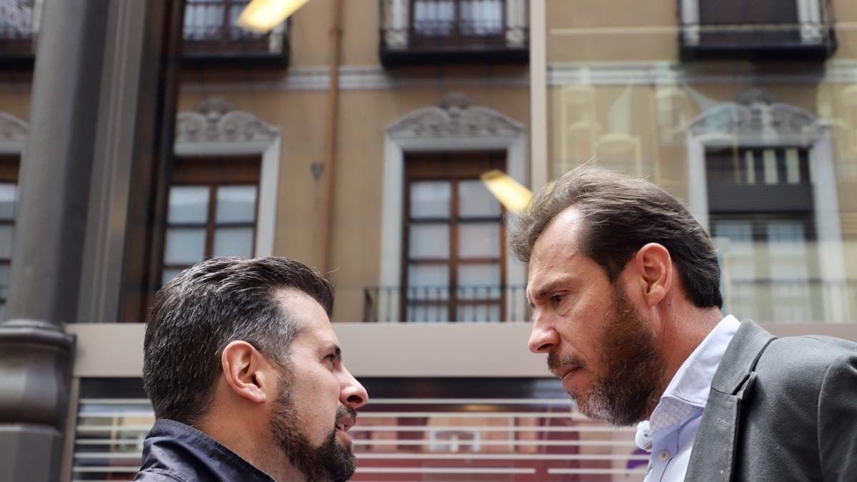 Luis Tudanca y Óscar Puente, en una imagen de archivo durante la pasada campaña electoral.-ICAL