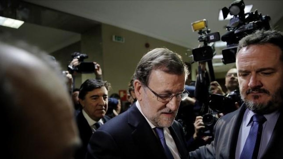 El presidente del Gobierno en funciones, Mariano Rajoy, al recoger su acta el en Congreso.-JOSÉ LUIS ROCA