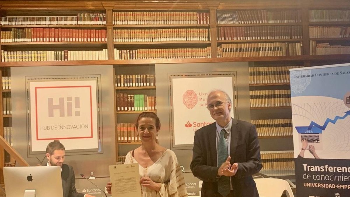 Raquel Sánchez, profesora de la Facultad de Psicología de la UPSA, y Jesús María de Andrés Rodríguez-Trelles, jefe del Área de Coordinación en Ciencia y Tecnología.-EL MUNDO