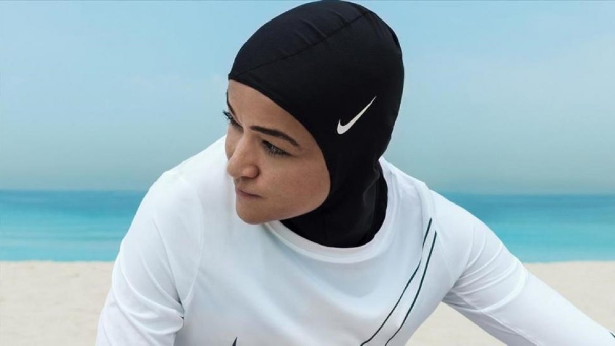 La patinadora Zahra Lari, con el yihab de Nike.-INSTAGRAM