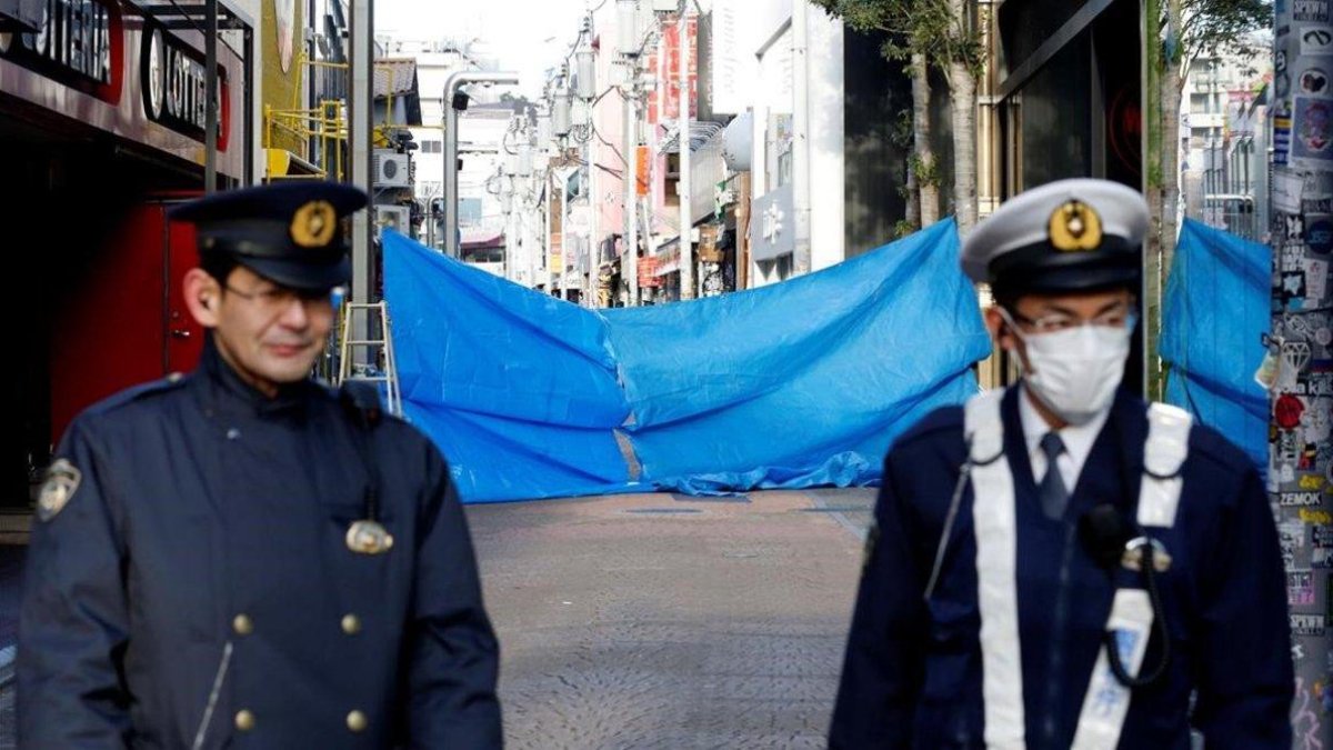Policías de Tokio en el lugar del atropello.-REUTERS