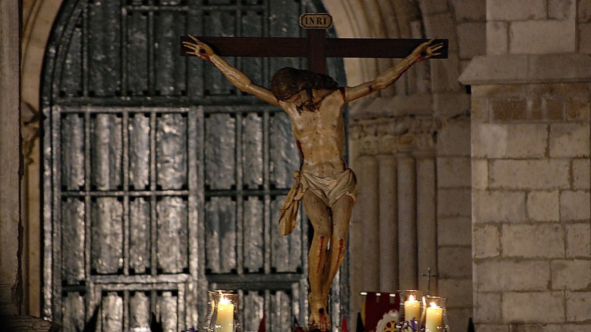 El Santísimo Cristo del Olvido en procesión. -E. M.