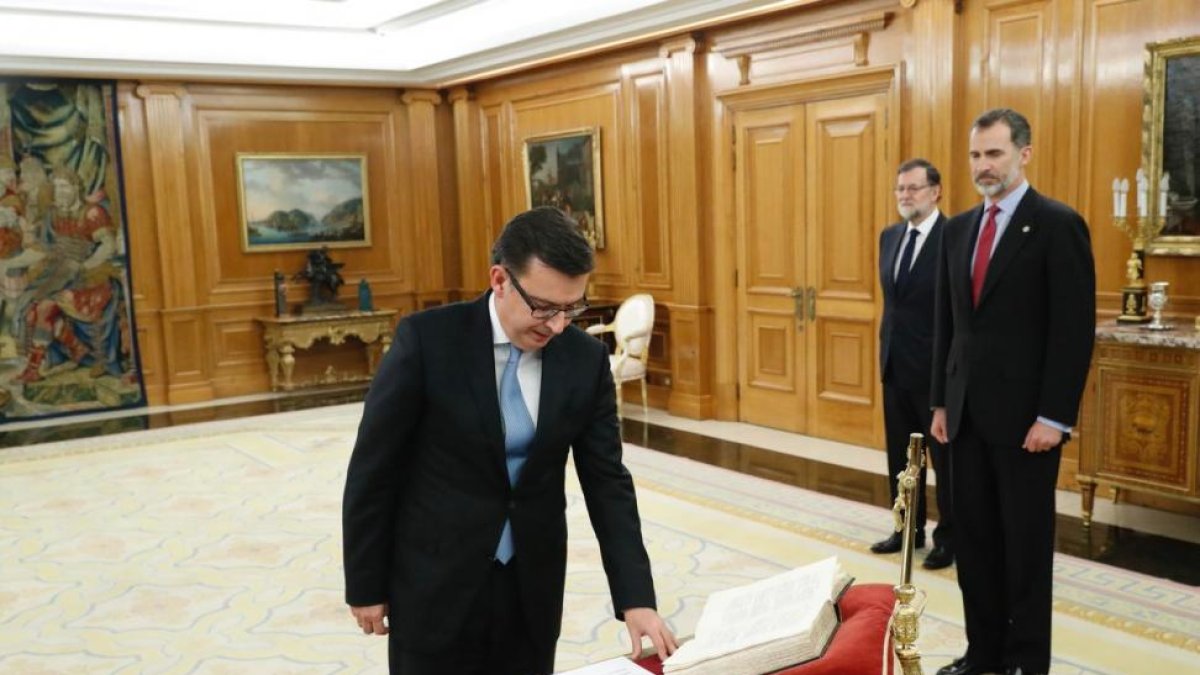 Escolano, jurando la Constitución-TWITTER CASA REAL