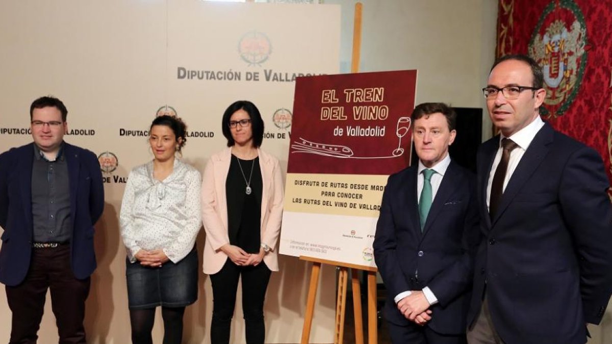 Momento de la presentación del Tren del Vino en la Diputación de Valladolid.-ICAL