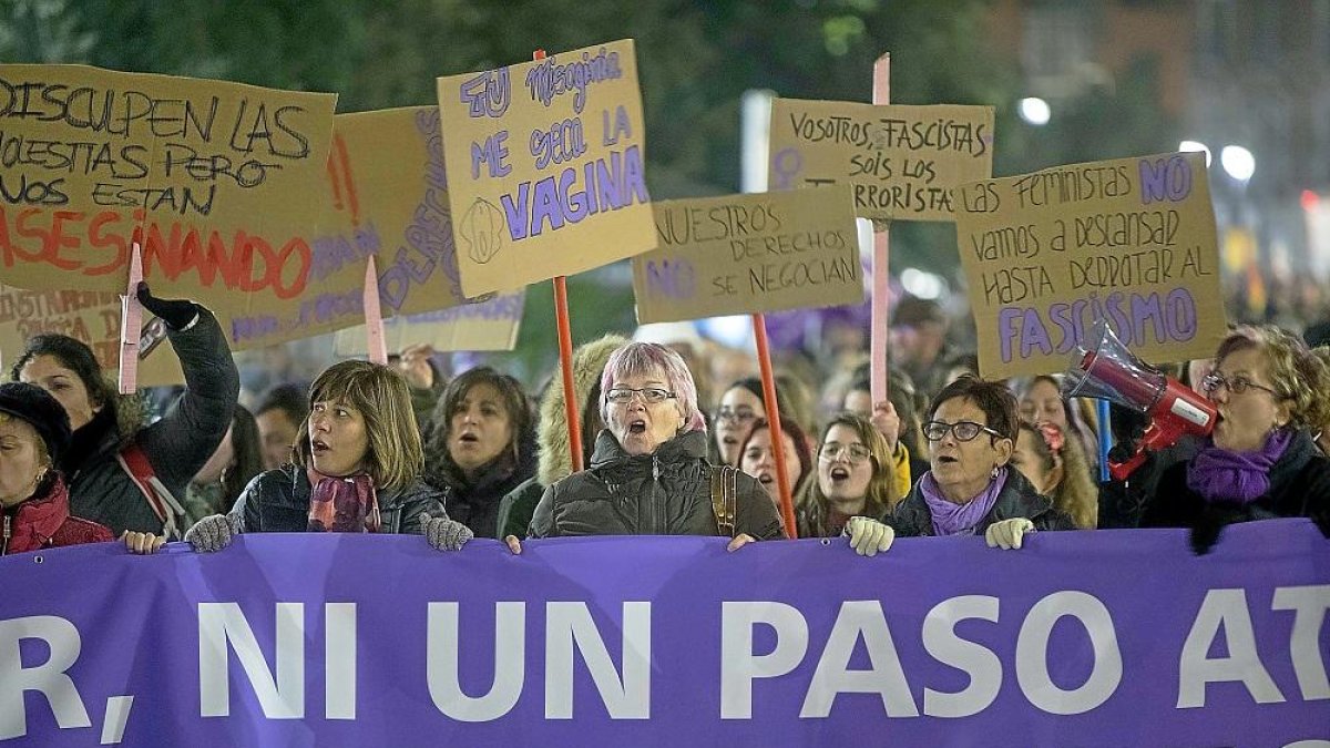 Un momento de la concentración en la plaza de Fuente Dorada de la capital vallisoletana.-ICAL
