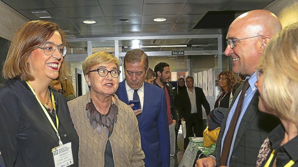 Armisén y Leal con el presidente de la Diputación de Valladolid y la alcaldesa de Aguilar.-ICAL
