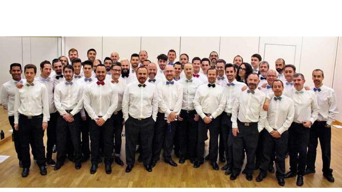 Coro de Hombres Gays de Madrid que este sábado llega al teatro Carrión con ‘Mundo’.-E.M.