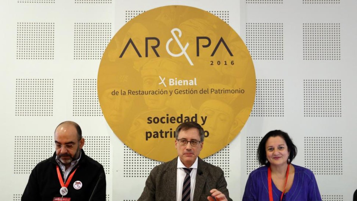 El director de Patrimonio, Enrique Saiz, durante el balance.-ICAL