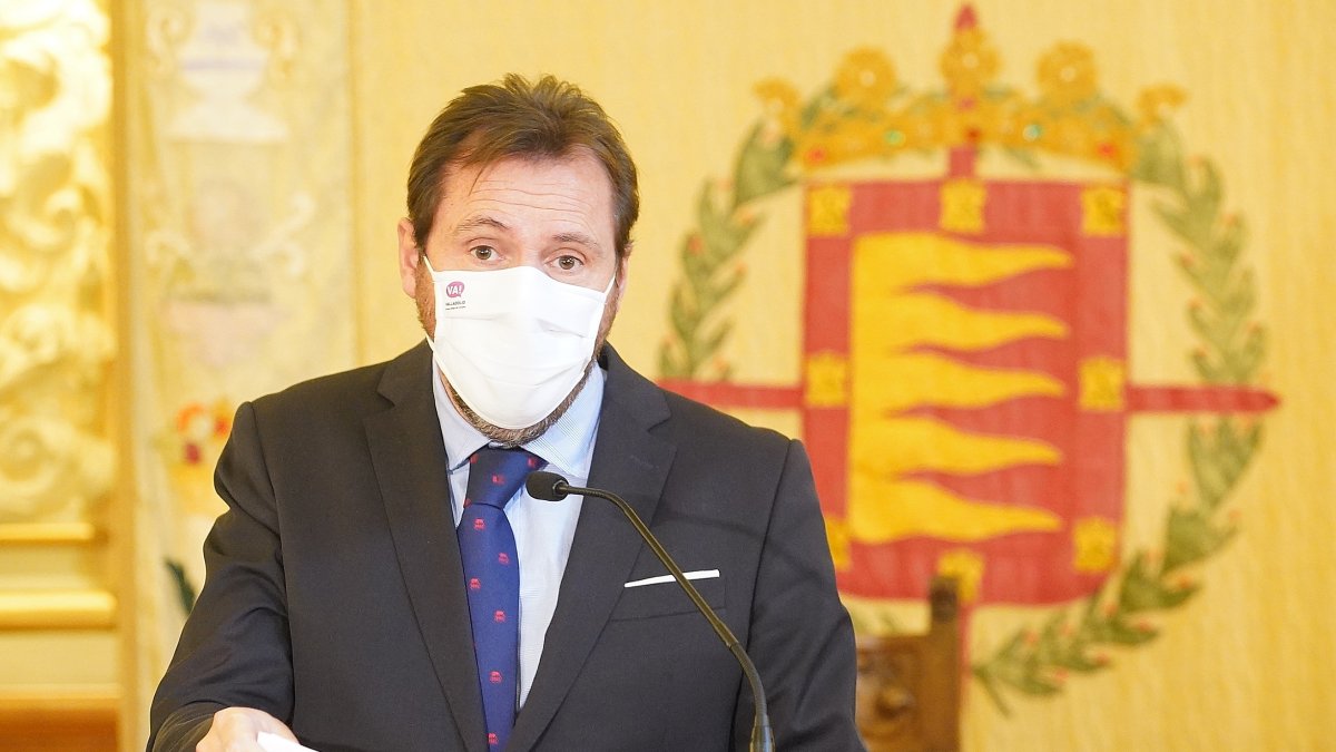 Óscar Puente durante la rueda de prensa de ayer por la mañana. E.M.