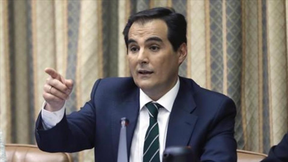 José Antonio Nieto, en la Comisión de Interior del Congreso, en mayo.-/ EFE / EMILIO NARANJO