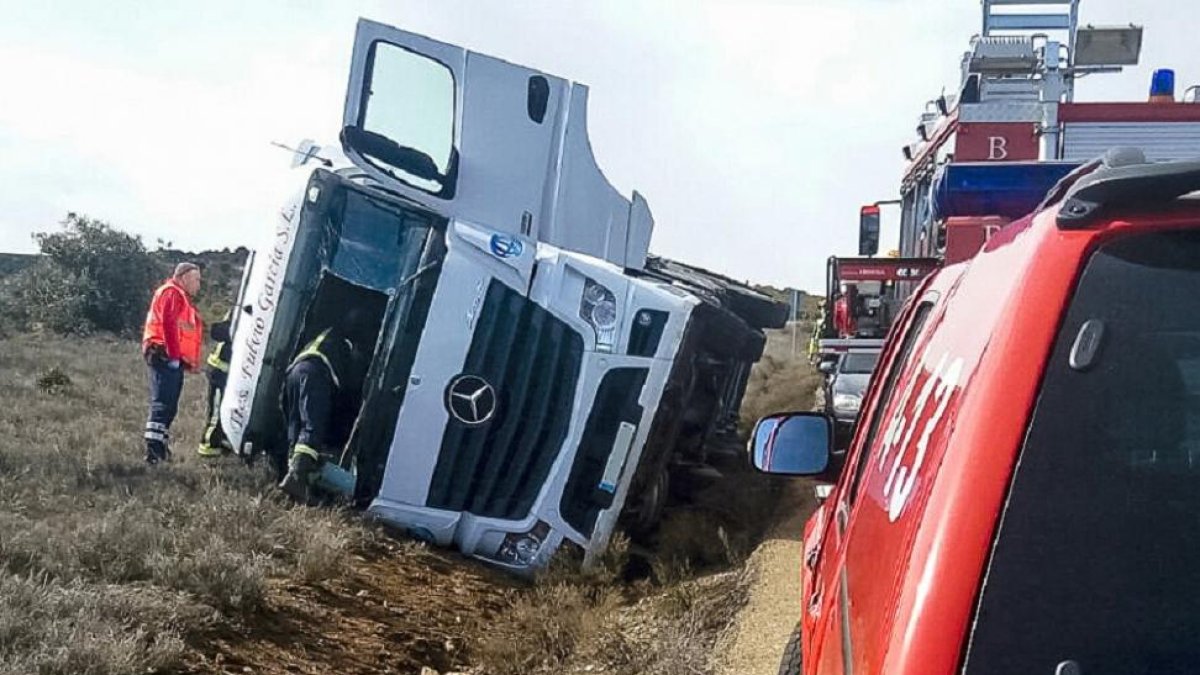 Accidente de un camión registrado en la CL- 623, a la altura de la localidad leonesa de Pobladura de Bernesga-ICAL