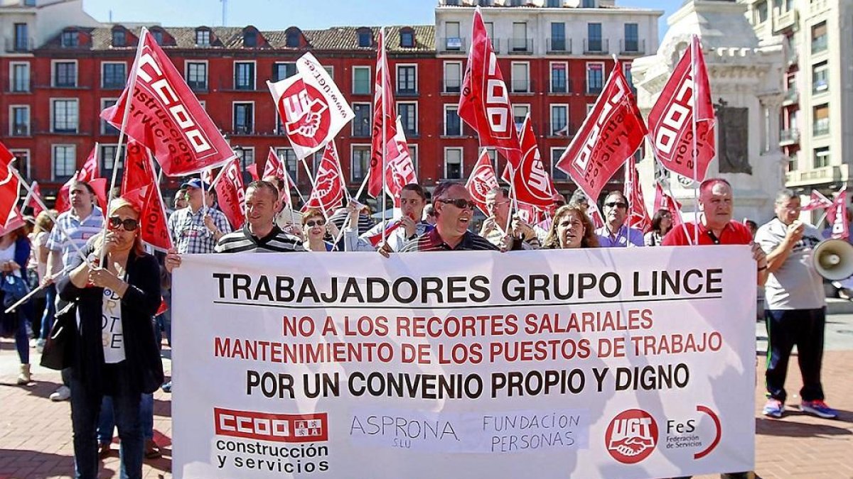 Manifestación de los trabajadores de Grupo Lince por los recortes salariales, en una imagen de archivo.-ICAL