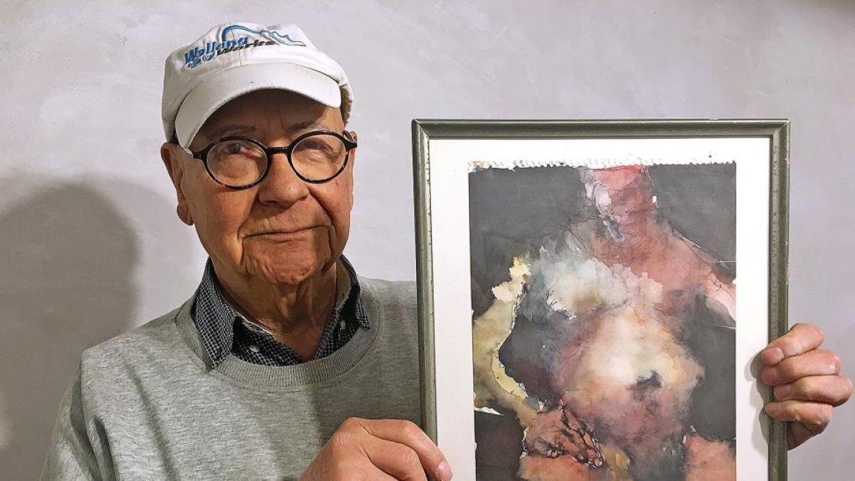 El artista palentino Narciso Maisterra, junto a una de las obras.-ARGICOMUNICACIÓN