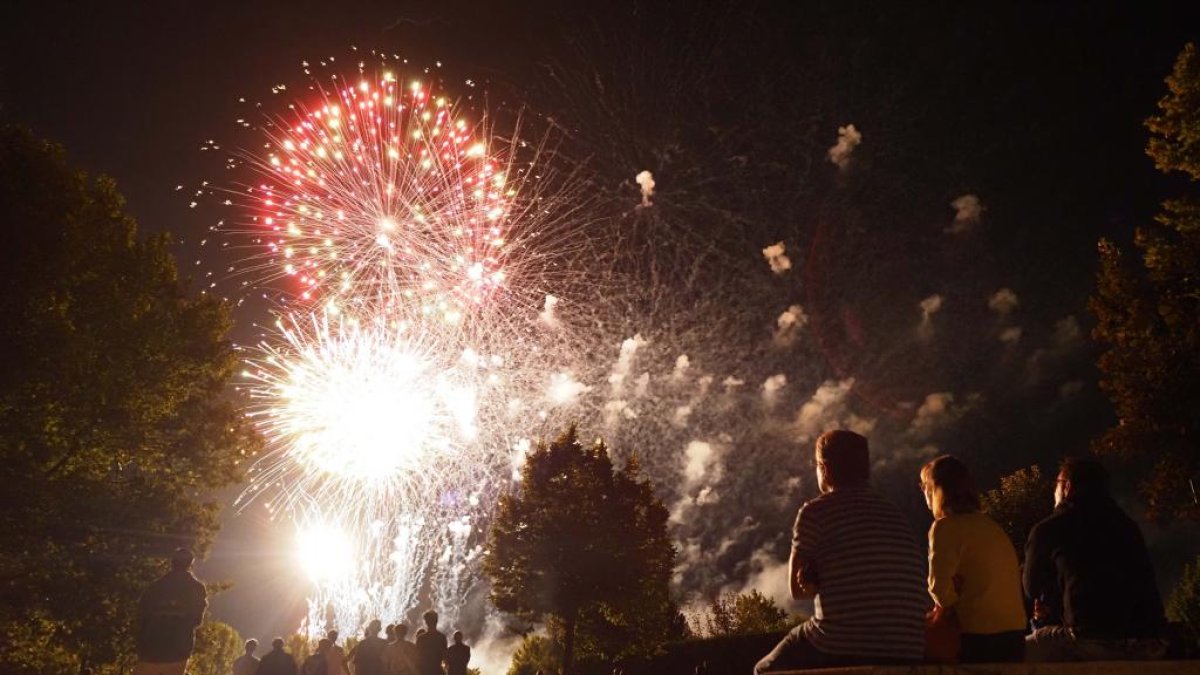 FUEGOS ARTIFICIALES.- PHOTOGENIC