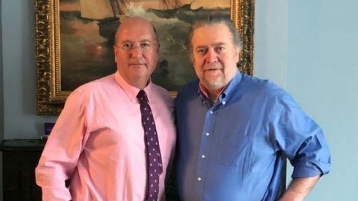 Rafael Bardají y Steve Bannon, en Washington la semana pasada.-EL PERIÓDICO (VOX)