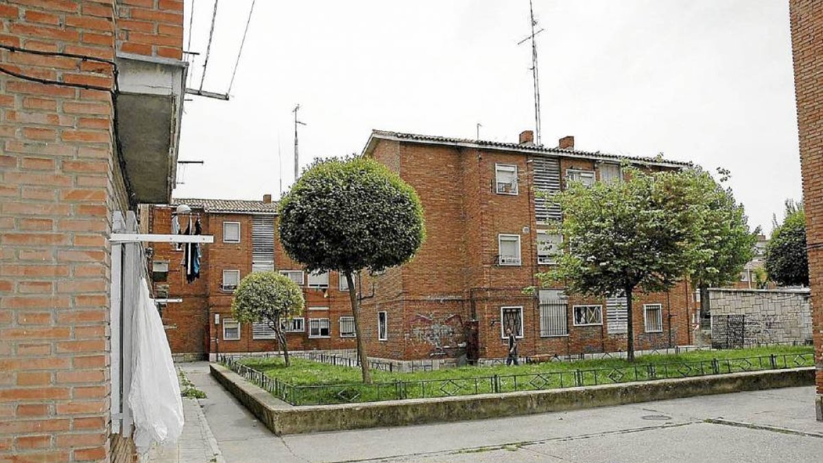 Viviendas del polígono 29 de octubre en el barrio de Pajarillos-J.M.Lostau