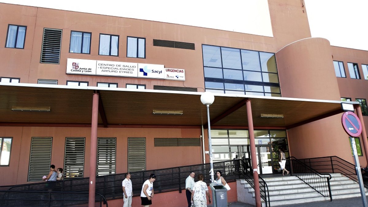 FOTO J.M.LOSTAU
CENTRO DE SALUD Y ESPECIALIDADES ARTURO EYRIES