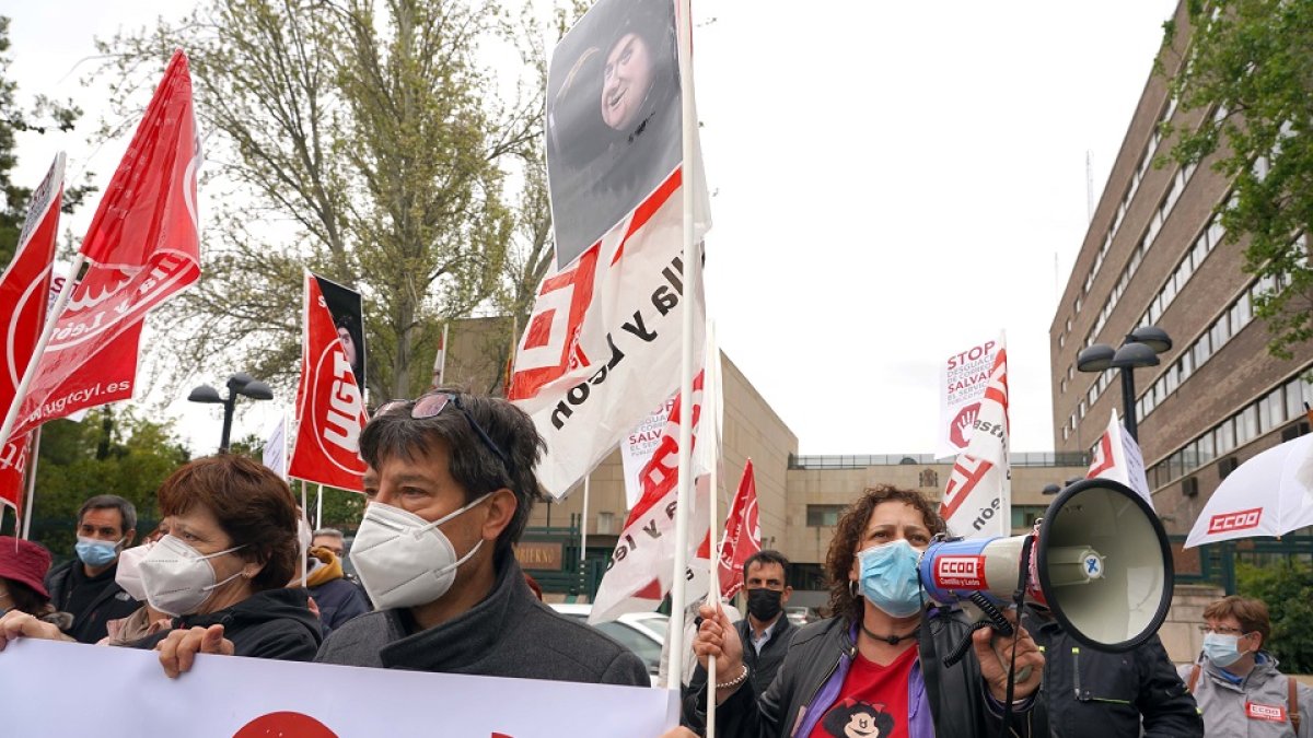 UGT y CCOO se concentran en Valladolid para protestar por los dos ...