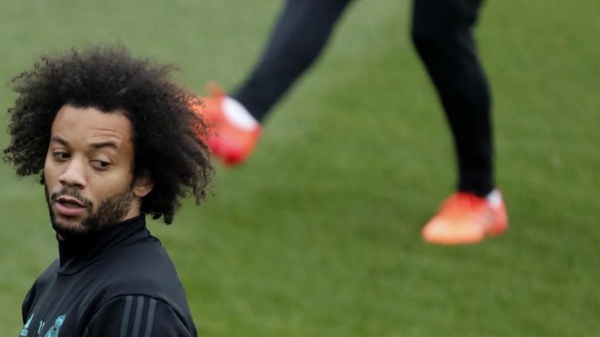 Marcelo, durante un entrenamiento con el Madrid.-/ EFE / JAVIER LIZON