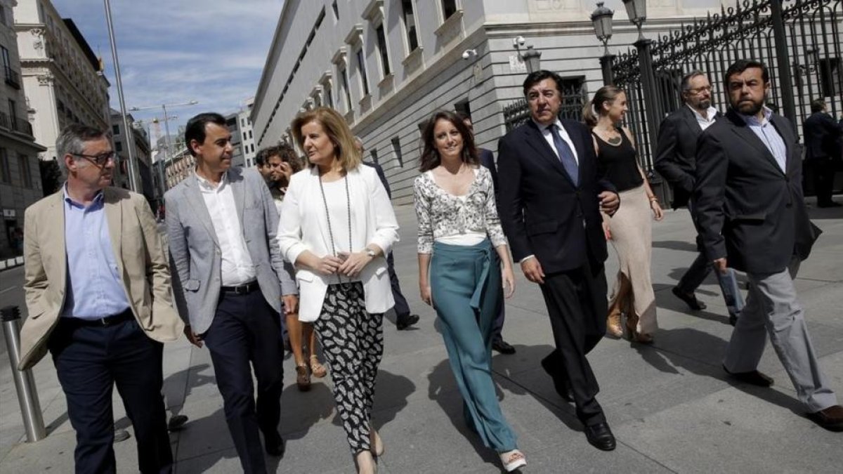 Los negociadores de Ciudadanos y el PP.-JOSÉ LUIS ROCA