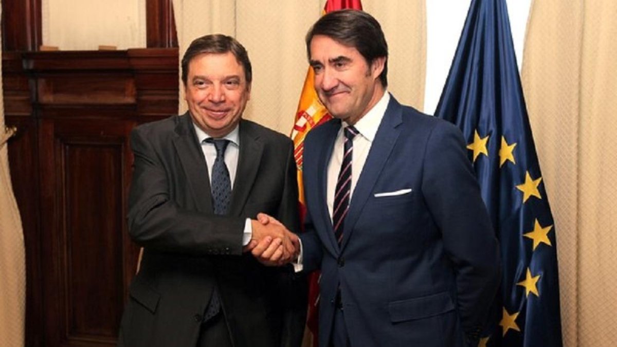 El consejero de Fomento se reúne con el ministro de Agricultura.-ICAL