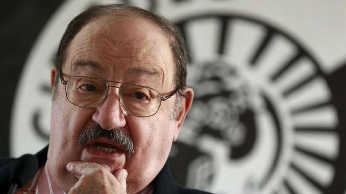 Umberto Eco, durante la presentación de su obra 'El cementerio de Praga' en Madrid en el 2010.-REUTERS