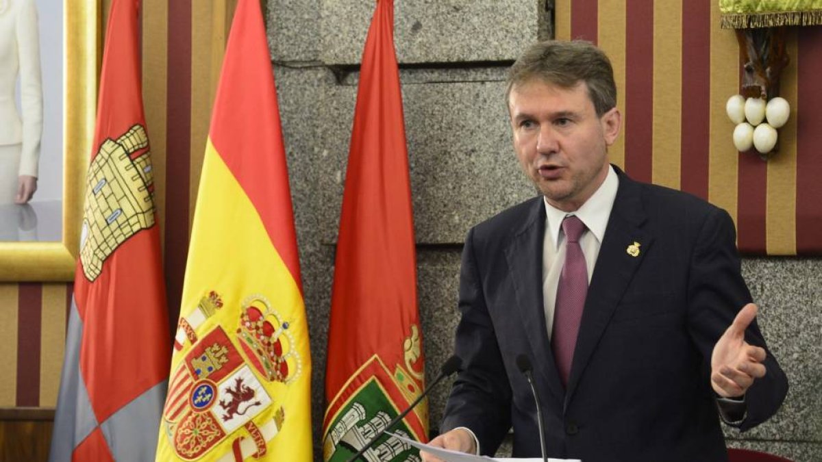 Toma de posesión del alcalde de Burgos, Javier Lacalle-Ical