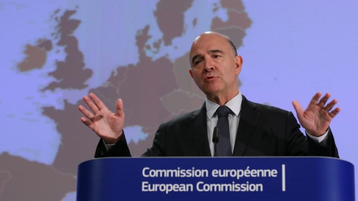 El comisario europeo de Asuntos Económicos y Financieros, Pierre Moscovici.-/ OLIVIER HOSLET (EFE)
