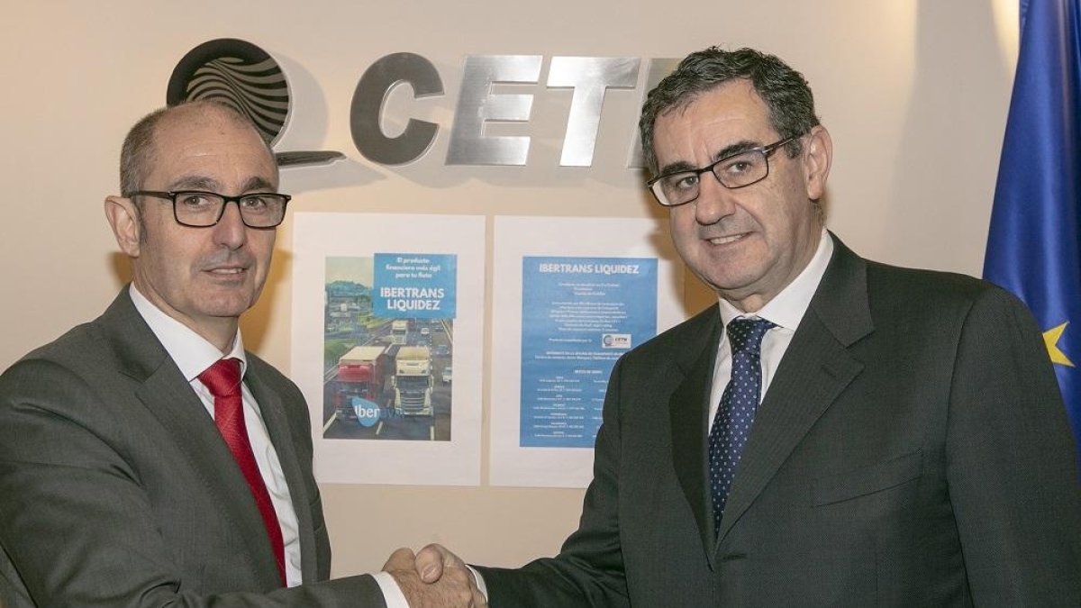 Pedro Pisonero y Carmelo González firmaron ayer el acuerdo.-ICAL