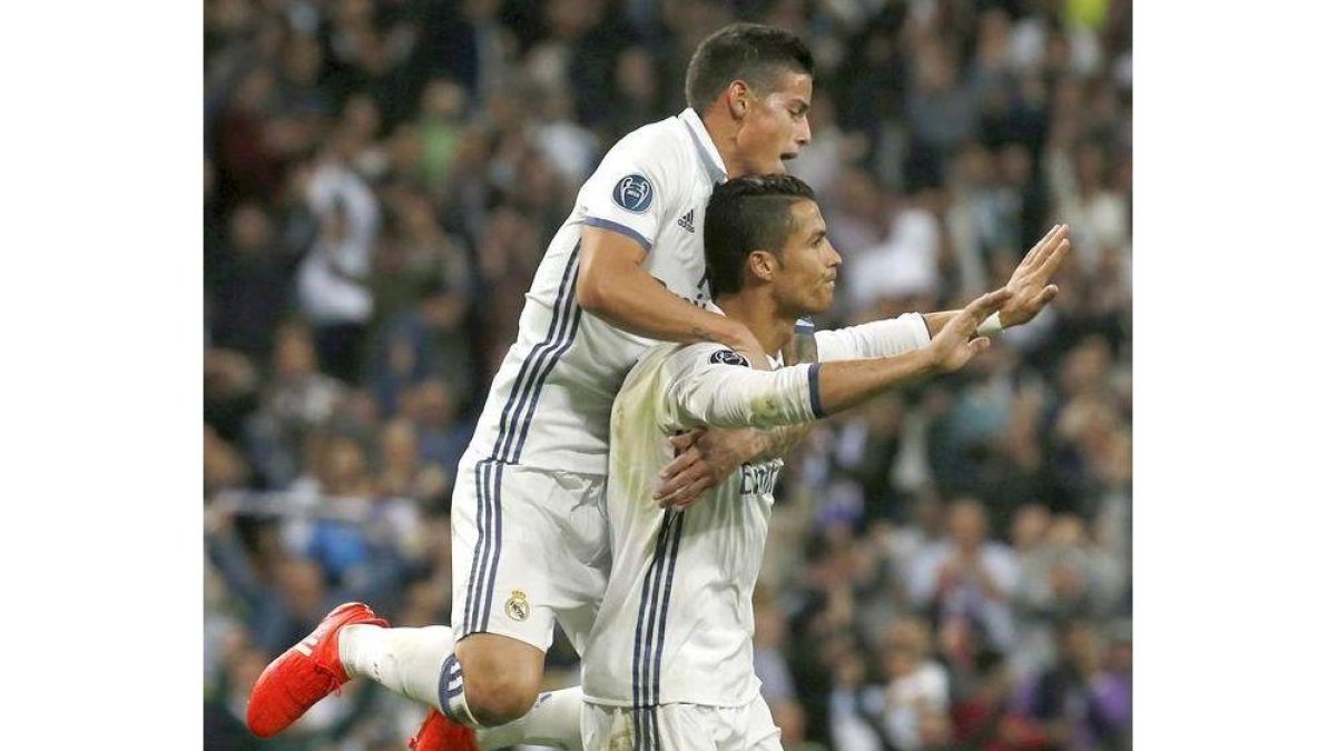 Cristiano celebra su gol de falta directa.-EFE