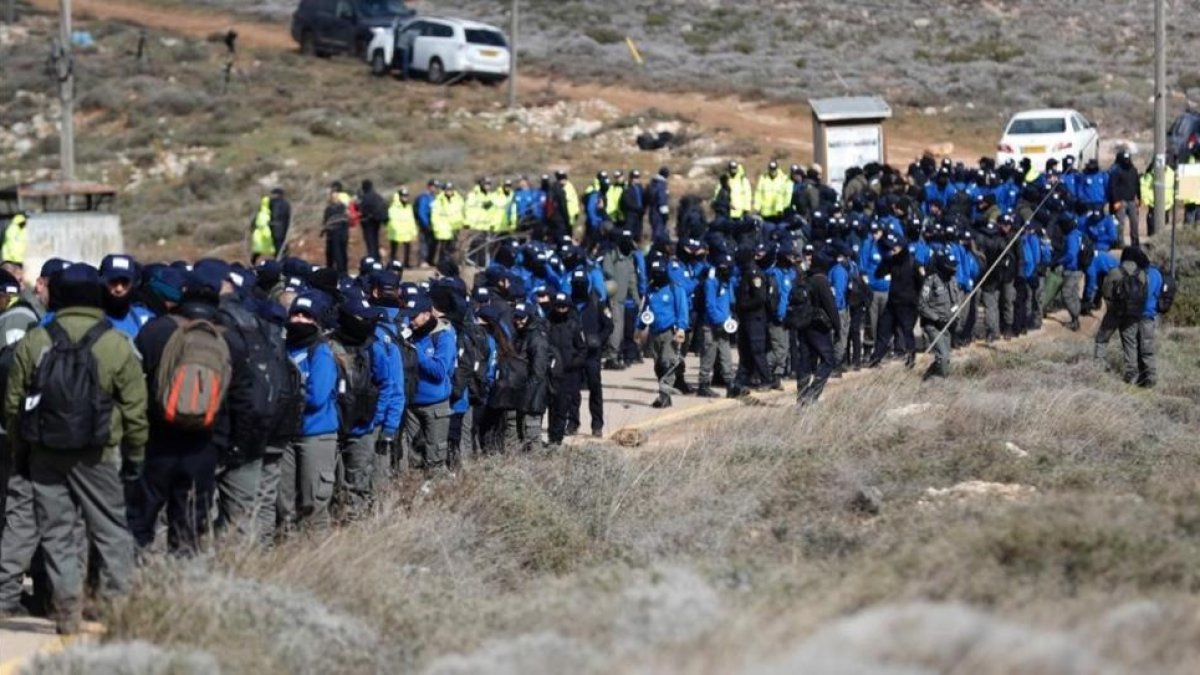 Concentración en el asentamiento judío de Amoná ante la inminencia de la evacuación.-