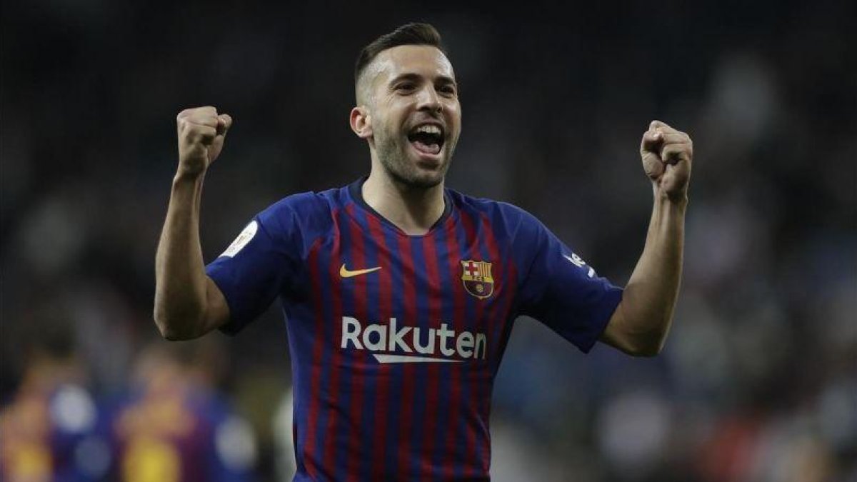 Jordi Alba renueva para el FC Barcelona.-AP / MANU FERNANDEZ